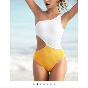 Cupshe one shoulder suit!